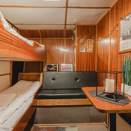 4 H Arctic Explorer Cruise With Hotel en barco Tromsø