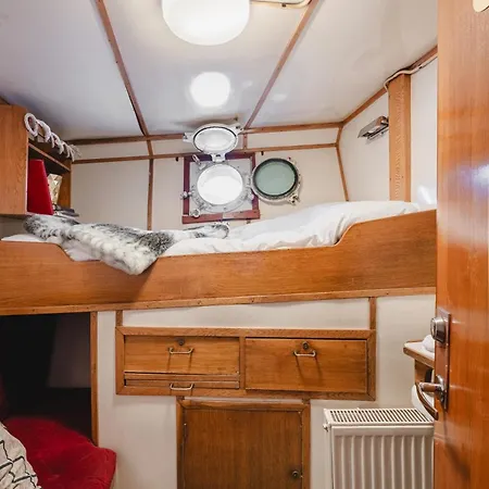 4 H Arctic Explorer Cruise With Botel