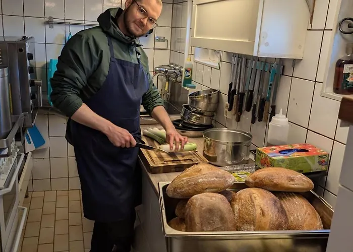 4 H Arctic Explorer Cruise With