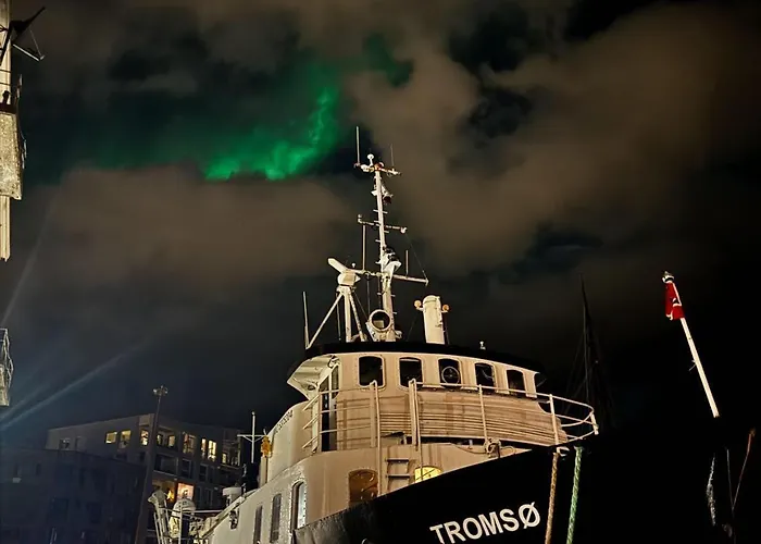 4 H Arctic Explorer Cruise With Båthotell