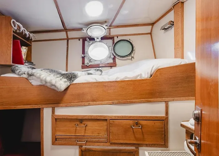 4 H Arctic Explorer Cruise With Båthotell