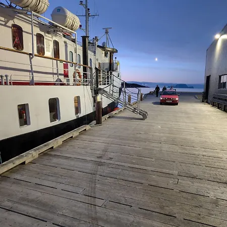 بوتيل 4 H Arctic Explorer Cruise With *